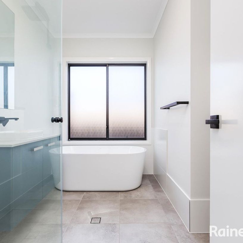 Beautifully Presented 4 Bedroom Family Home - Photo 1