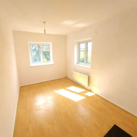 2 bedroom Flat To Let - Photo 4