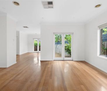 “Charming Family Home in Prime Sunshine Location” - Photo 3