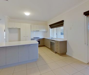 SPACIOUS & WELL ESTABLISHED FAMILY HOME - Photo 4