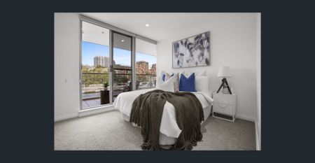 WATERFRONT LUXURY IN SYDNEY’S MOST ICONIC WHARF RESIDENCE - Photo 3