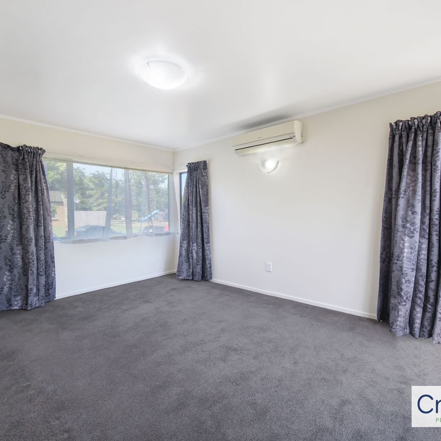 Charming 3-Bedroom Home in Henderson – 30 Kona Crescent - Photo 1