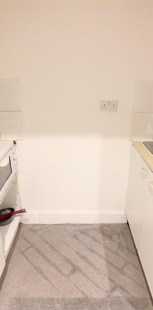 Madeley Road, London - Photo 1