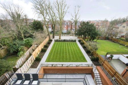 Two bedroom, three bathroom property located in a secure period conversion located on Lyndhurst Road - Photo 5