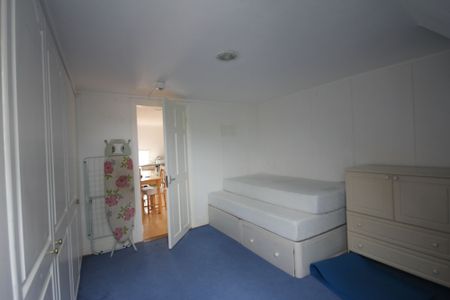 Long Lane, 233 Long Lane, UB10 - Photo 3