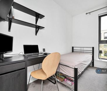 4 bedroom end of terrace house to rent - Photo 3