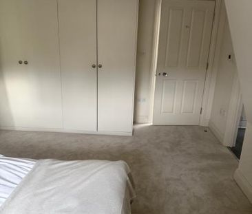 A gorgeous, spacious London base for someone looking for a real hom... - Photo 2