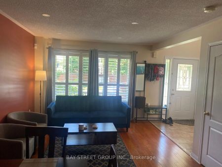 Detached Home For Lease | W9051238 - Photo 5