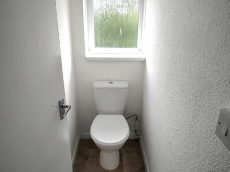 3 bedroom semi-detached house to rent - Photo 5