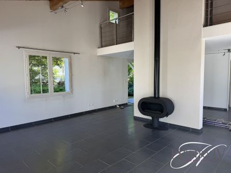 Location Maison 4 pièces 151m² ST NAZAIRE LES EYMES 38330 - Photo 2