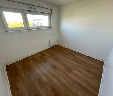 Location Appartement 4 pièces 106m² ROUBAIX 59100 - Photo 2