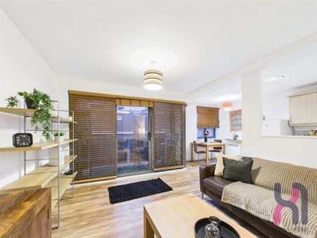 2 bedroom flat to rent - Photo 2