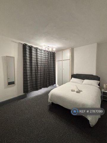 1 bedroom in a house share to rent - Photo 5