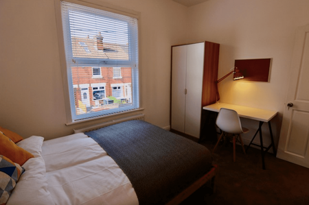 5 bedroom terraced house to rent - Photo 4