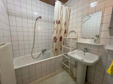 Gelijkvloers appartement met 2 slaapkamers en ruime tuin! - Photo 3