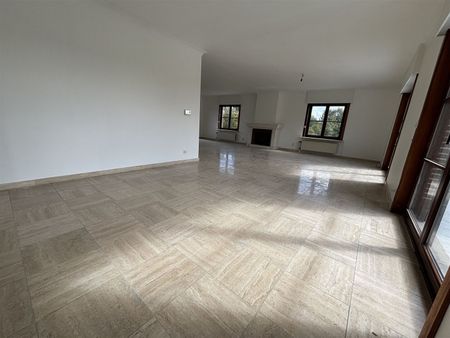 Ruime woning met grote tuin in een rustige straat - Photo 3