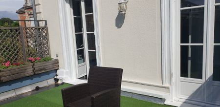 AU PIED DU CENTRE ET DE LA GARE, SPACIEUX T2 MEUBLÉ DE 50M² AVEC TERRASSE PRIVATIVE - Photo 3