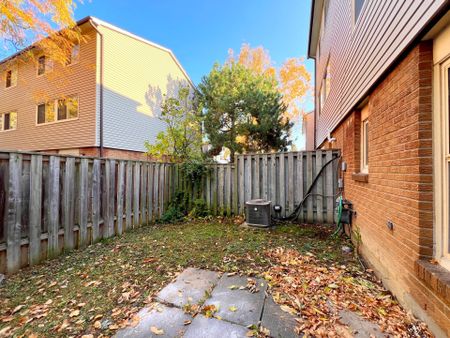 For Lease - 41 Yellow Birchway N/A, Toronto, Ontario - Photo 5