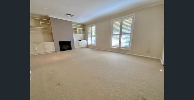 Walk To Rail. - Photo 1