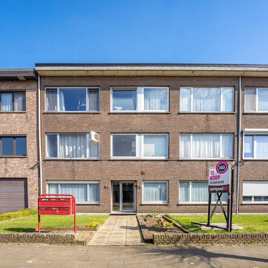 Verzorgd appartement op de gelijkvloerse verdieping met garagebox! - Foto 1