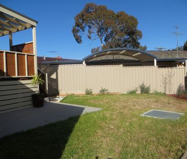 2/2 Rhonda Street, Mount Waverley VIC 3149 - Townhouse For Rent | D... - Photo 2