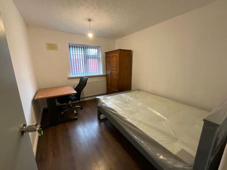 8 bedroom detached house to rent - Photo 5