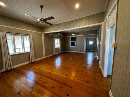 Renovated Spacious Queenslander - Photo 5
