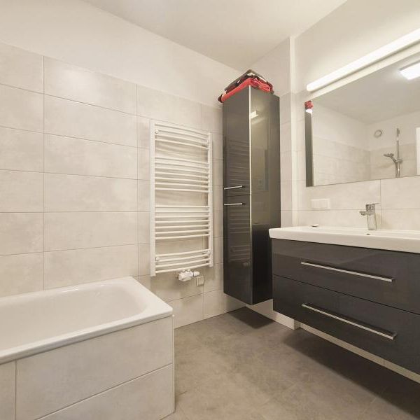 Leonding - Gaumberg! Sonnige und ruhig gelegene 3-Zimmer-Wohnung, 79 m² inkl. Loggia, Küche möbliert, Parkplatz! - Photo 1