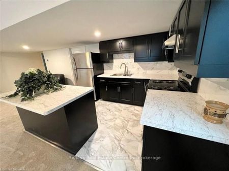 For Lease - 11 Owens Way, Guelph, Ontario - Photo 2