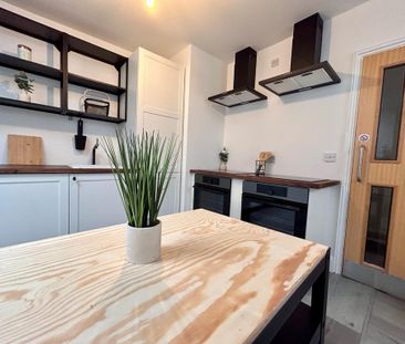 1 bedroom in a flat share to rent - Photo 2