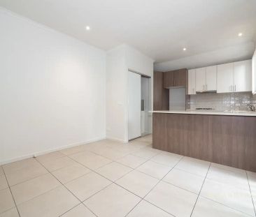 “Amazing Light Filled Townhouse! Break Lease Opportunity!” - Photo 5