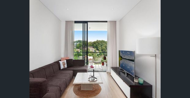 Elegant Living - Photo 1