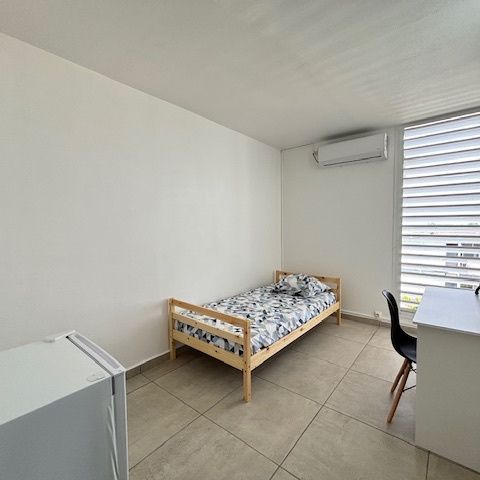 Location Appartement 5 pièces 70m² LES ABYMES 97139 - Photo 1