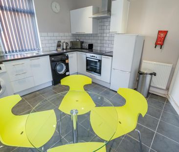 4 bedroom terraced house to rent - Photo 3