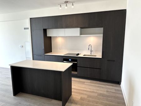 For Lease - 2 David Eyer Road Unit# 528, Richmond Hill, Ontario - Photo 2