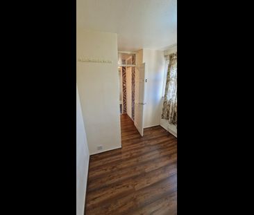 3 Bed Terraced House, Shiredale Drive, M9 - Photo 3