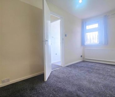 Price £2,500 pcm - Available Now - Part Furnished - Photo 1