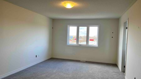 For Lease - 242 Palace Street, Thorold, Ontario - Photo 4