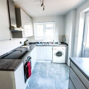 Colliers Way, Reading Colliers Way, Reading - Photo 3