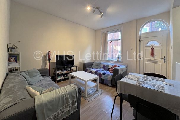 2 Bedroom Mid Terraced House for rent in Branksome Place - Photo 1