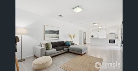 Beautifully presented - Convenient Location - Photo 2