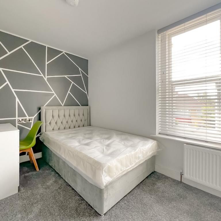 1 bedroom in a house share to rent - Photo 1