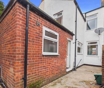 3 bedroom terraced house to rent - Photo 4