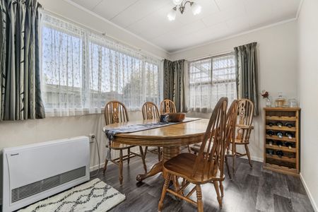 This spacious 4-bedroom, 2-bathroom home is located in the heart of Pukete, one of Hamilton's most sought-after areas for rental properties. - Photo 3
