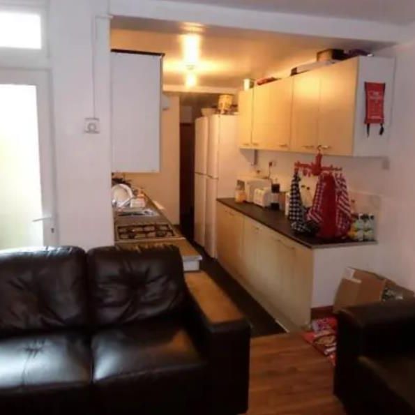 10 Luton Road - Photo 1