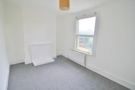 4 bedroom terraced house to rent - Photo 3