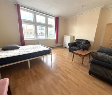 House share to rent - Photo 2