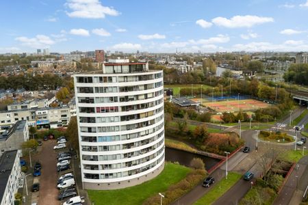 Tine van Dethstraat - Photo 2