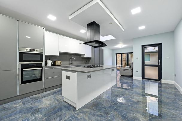 1 bedroom in a house share to rent - Photo 1