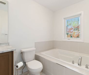 For Lease - 122 Granville Crescent, Haldimand, Ontario - Photo 2